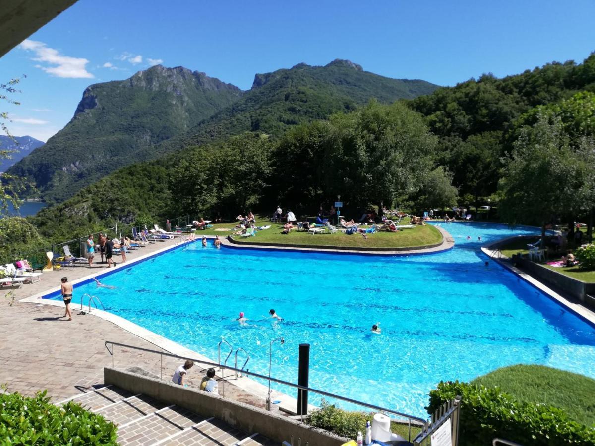 Attico With Big Terrace In Residence With Pool ヴァルブローナ エクステリア 写真