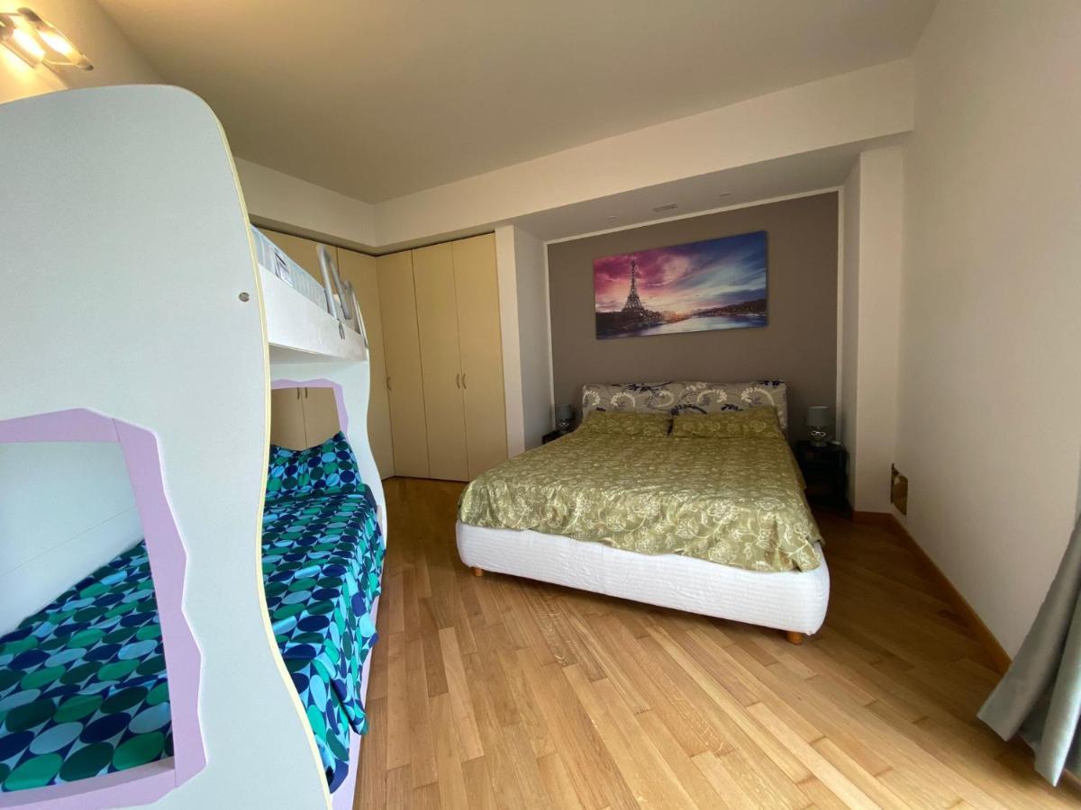 Attico With Big Terrace In Residence With Pool ヴァルブローナ エクステリア 写真