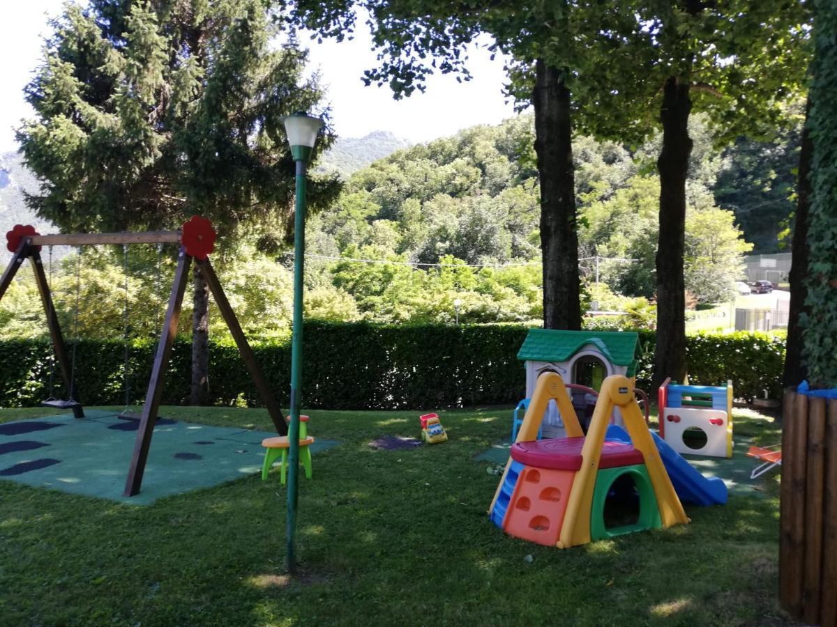 Attico With Big Terrace In Residence With Pool ヴァルブローナ エクステリア 写真