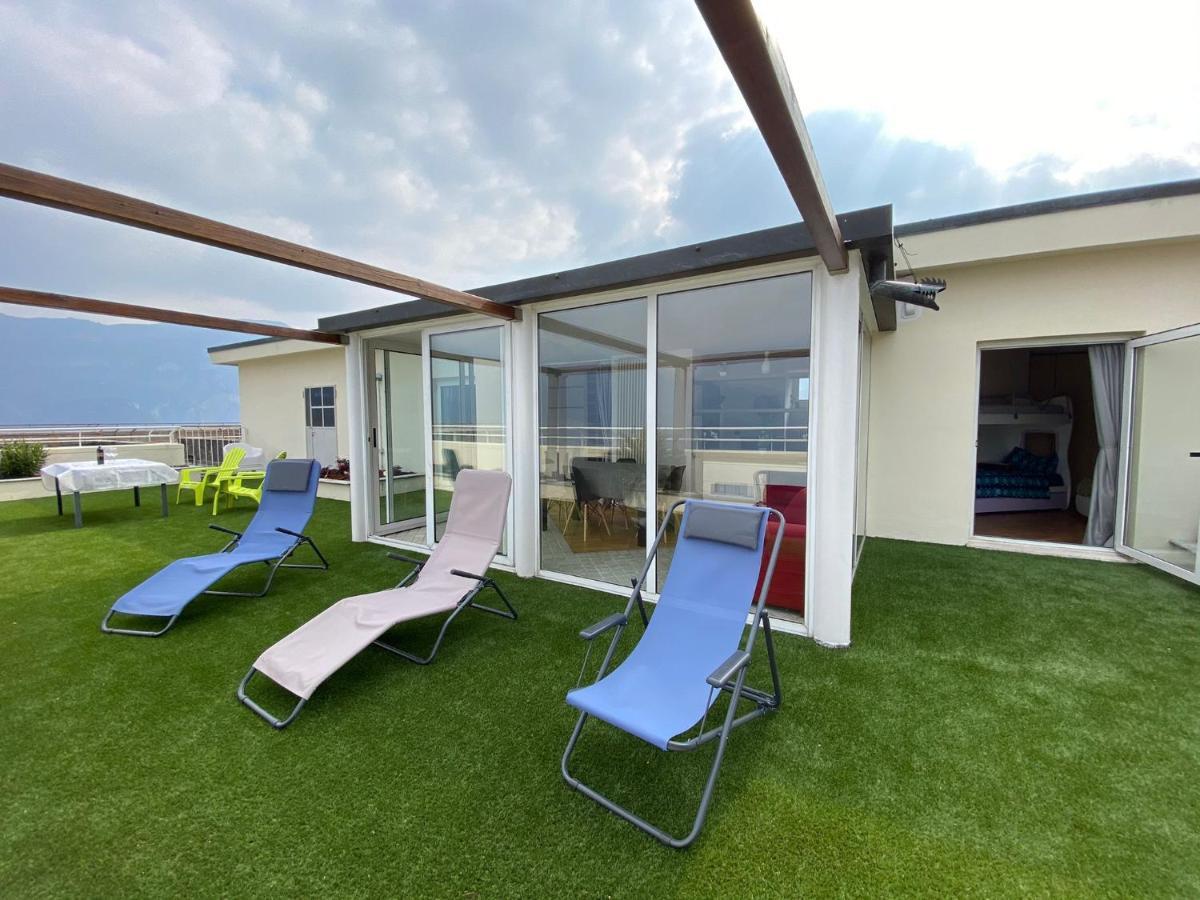Attico With Big Terrace In Residence With Pool ヴァルブローナ エクステリア 写真