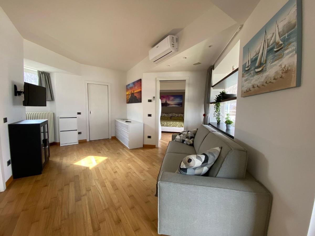 Attico With Big Terrace In Residence With Pool ヴァルブローナ エクステリア 写真