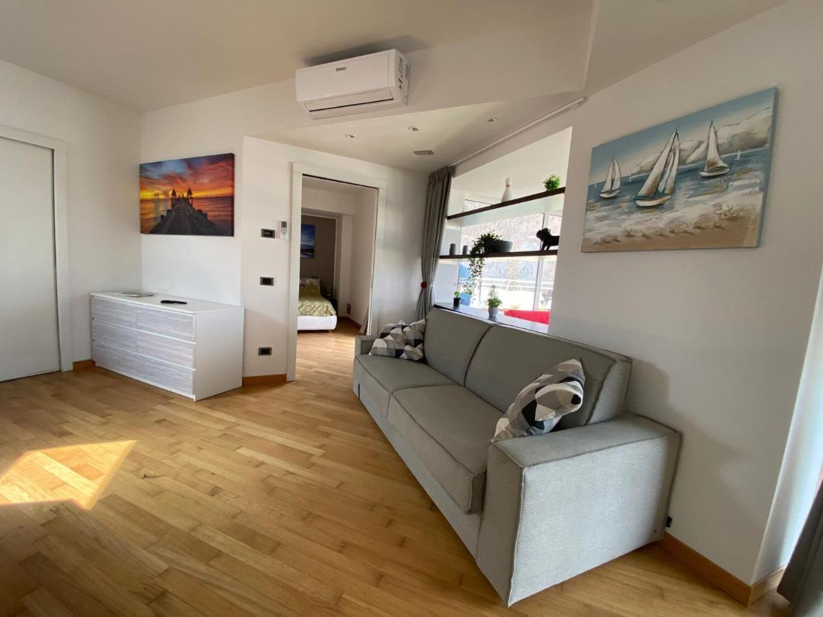 Attico With Big Terrace In Residence With Pool ヴァルブローナ エクステリア 写真