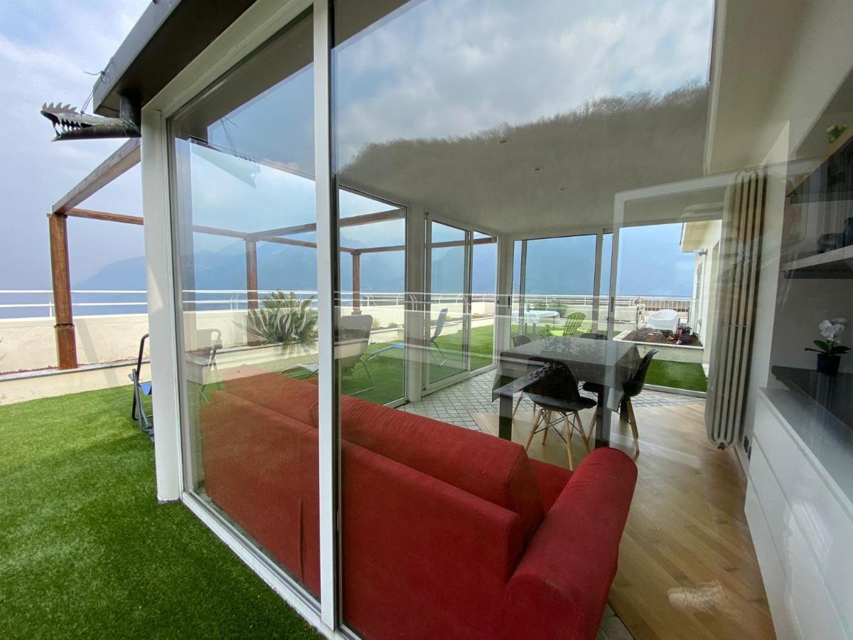 Attico With Big Terrace In Residence With Pool ヴァルブローナ エクステリア 写真