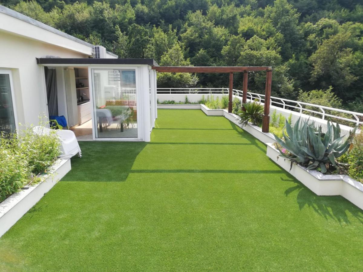 Attico With Big Terrace In Residence With Pool ヴァルブローナ エクステリア 写真