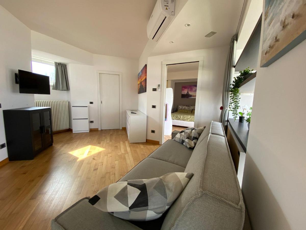 Attico With Big Terrace In Residence With Pool ヴァルブローナ エクステリア 写真