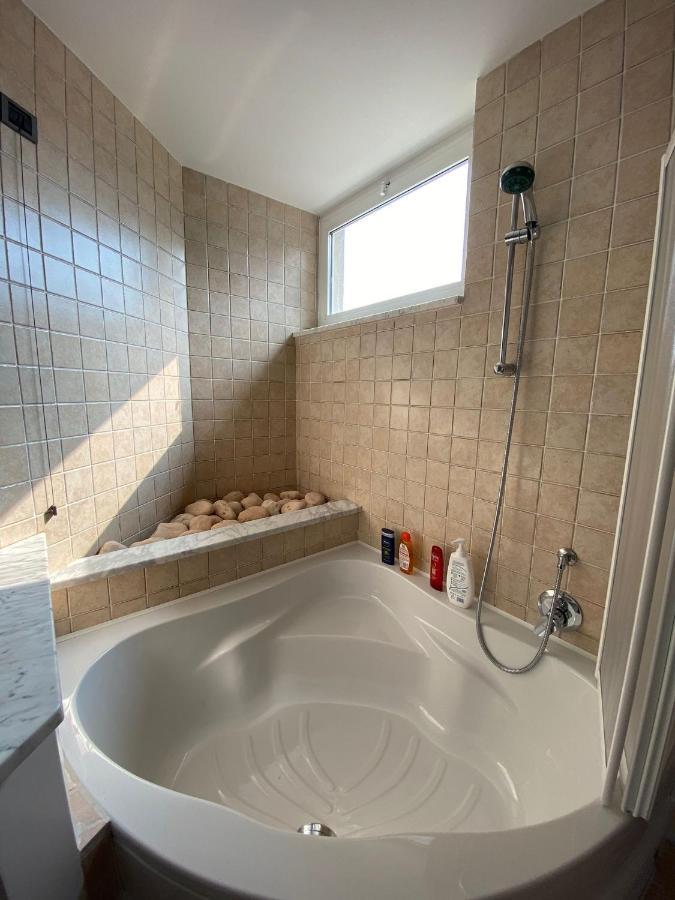 Attico With Big Terrace In Residence With Pool ヴァルブローナ エクステリア 写真