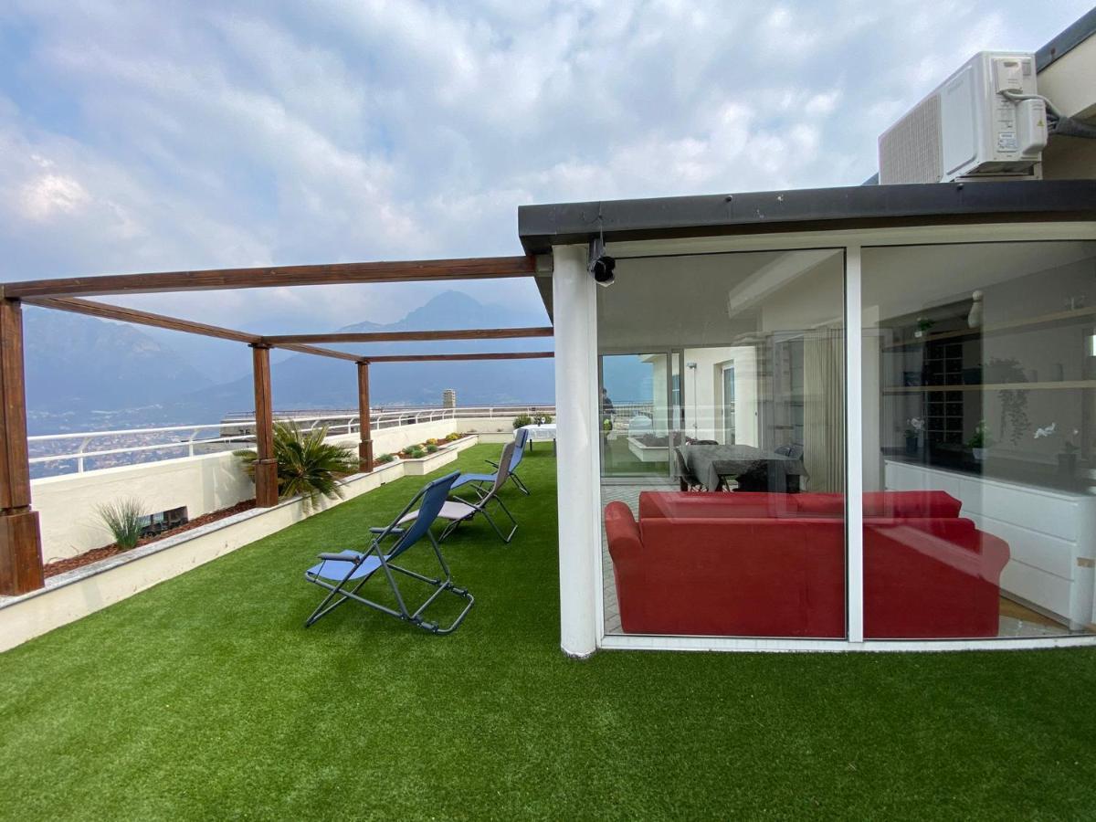 Attico With Big Terrace In Residence With Pool ヴァルブローナ エクステリア 写真